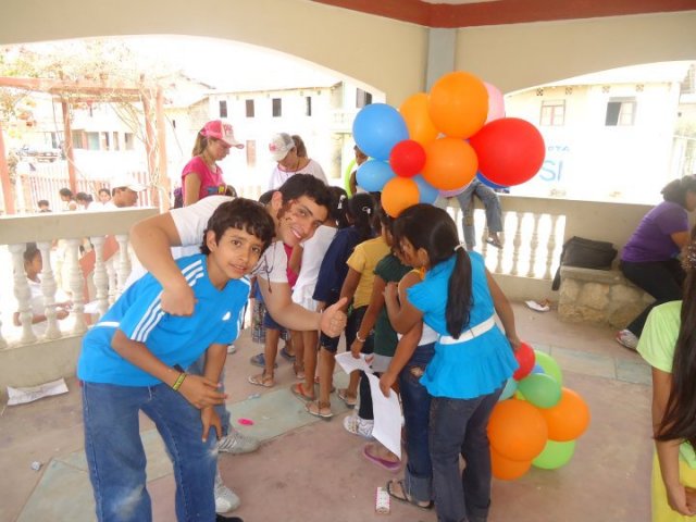 320267_161980907223348_21513997_n