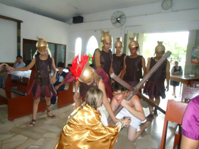 554685_270387216382716_1467550250_n