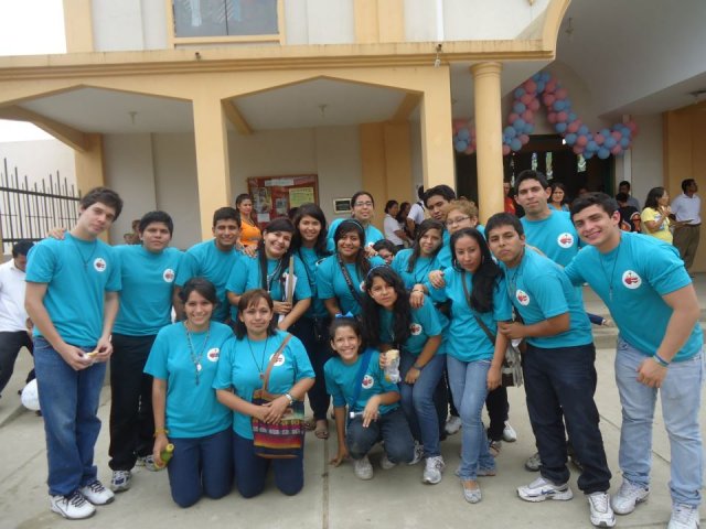 576574_428244977263605_883919851_n